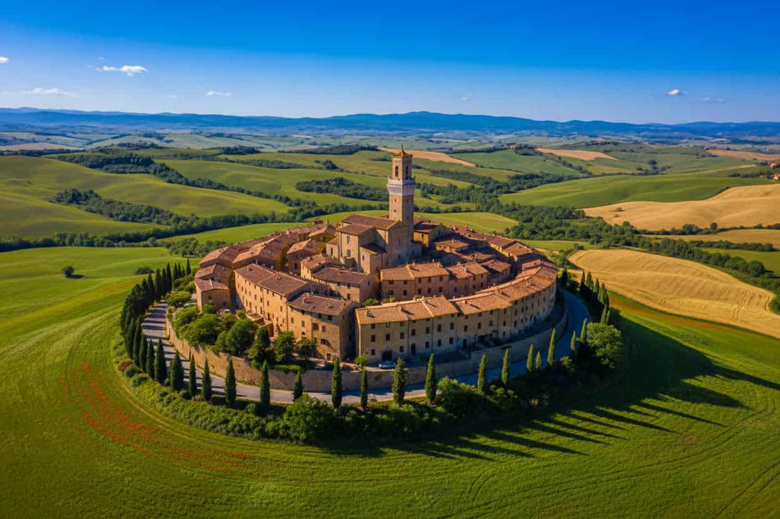 Il campanile: perché il vicino vale più di mille like — articolo di Ninfea per Oikonomia